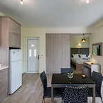 Apartamento Estia Coastal Dream - Lush & Enchanting Garden Gem Finikounta