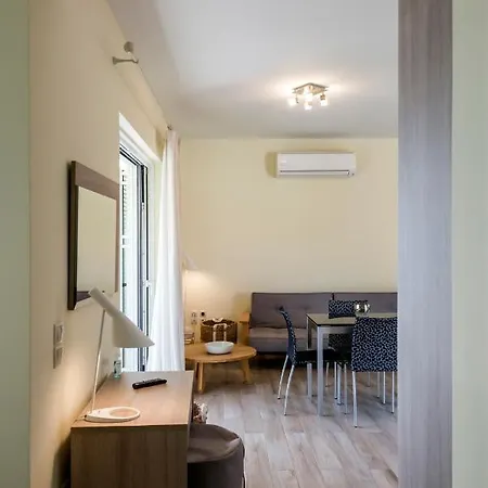 Appartamento Estia Coastal Dream - Lush & Enchanting Garden Gem *