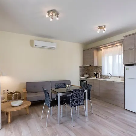 Appartement Estia Coastal Dream - Lush & Enchanting Garden Gem