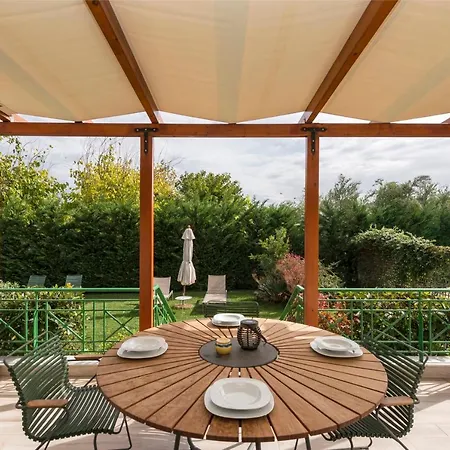 Estia Coastal Dream - Lush & Enchanting Garden Gem Apartment Finikounta