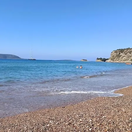 Estia Coastal Dream - Lush & Enchanting Garden Gem * Foinikounda