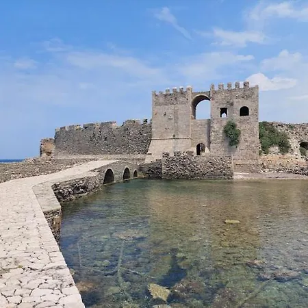 Estia Coastal Dream - Lush & Enchanting Garden Gem *