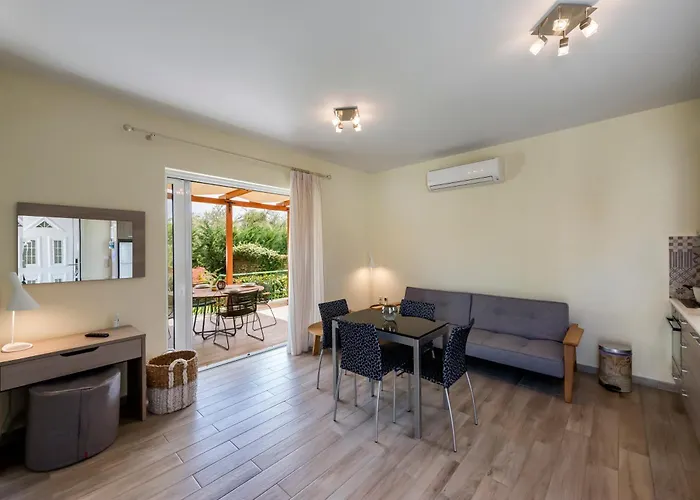 Estia Coastal Dream - Lush & Enchanting Garden Gem Lejlighed *