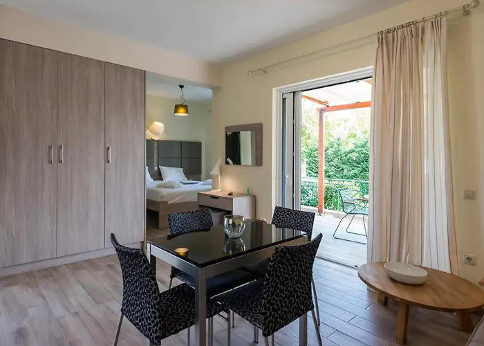 Lejlighed Estia Coastal Dream - Lush & Enchanting Garden Gem Finikounta